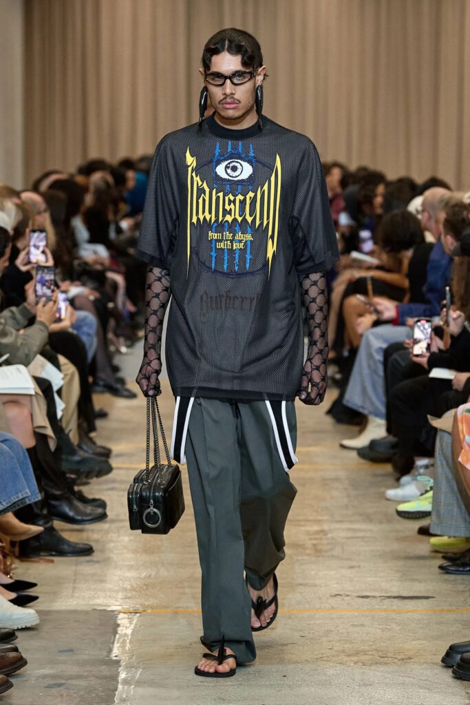 Burberry İlkbahar/Yaz 2023 Defilesi