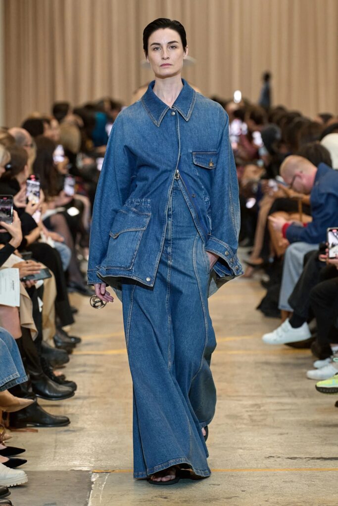 Burberry İlkbahar/Yaz 2023 Defilesi
